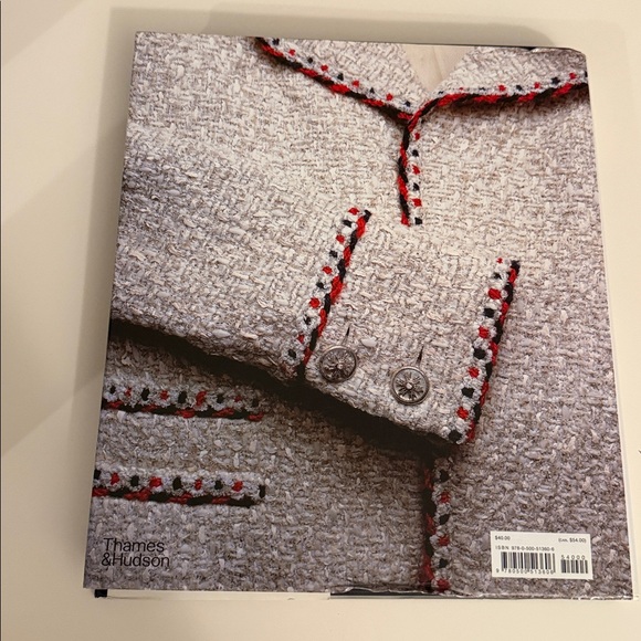 CHANEL Black and White Book with Flower Cover - Picture 3 of 5